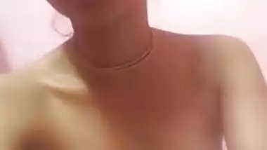 Skinny Desi teen takes off clothes while recording XXX selfie clip
