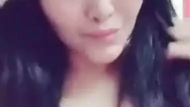 Actress-Rajsi-Verma-showing-her-sexy-boobs-and-shaking