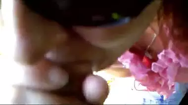 UAE mature aunty sucking her lover’s cock in local park