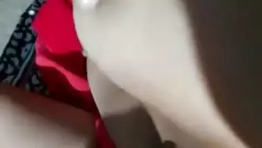 Sexy Desi XXX woman shows her boobs to her neighbour MMS