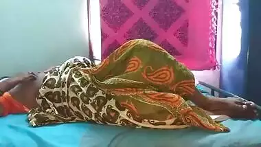 Indian cheating house wife saree removing and boobs show in web cam