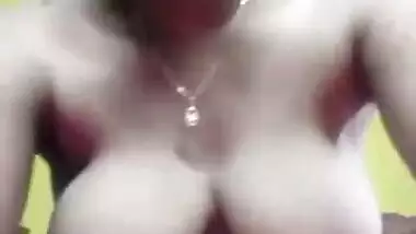 Horny village bhabhi masturbation with brinjal