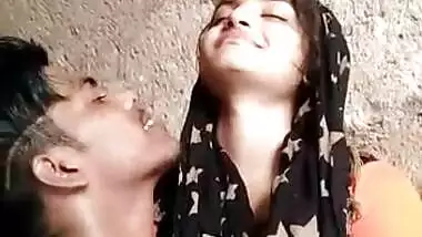 Paki couple kissing