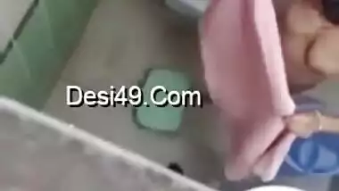 Indian slut doesn't know private shower video becomes public domain