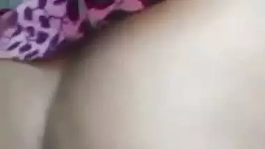 Chubby girl showing her big ass freesexyindian
