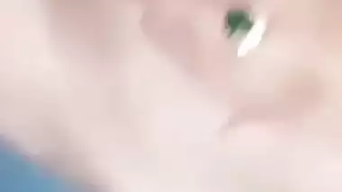 Slim Paki girl stripping to nude selfie