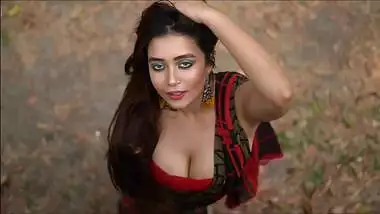 Big boobs model Rimpi photoshoot video – 1