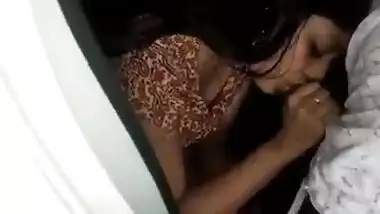 Mallu girl sucking cock in car