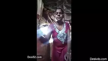 Desi sexy vilage girl sopna show her hot pussy