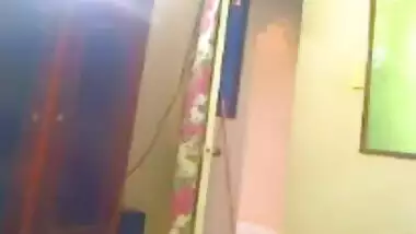 Sexy Real Paki Mature Milf Oiling & Wetting Herself On Cam