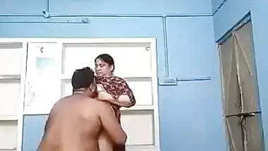 MMS video of mature Bhabhi having XXX affair with fat Desi neighbor