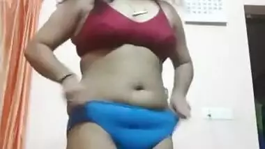 Big navel bhabi open her dress