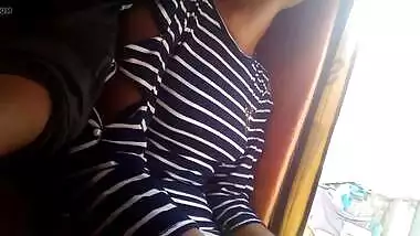 Desi bouncing boobs in auto 2