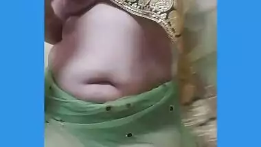 Indiansexypooja teasing in saree 
