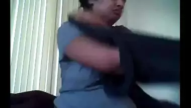 Bangladeshi tight big ass bhabhi with lover in hotel room