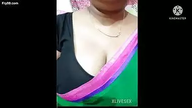 Indian sexy Zoya aunty nude show