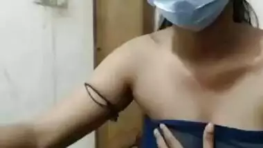 Desi girl teasing on cam only with saree without bra hot